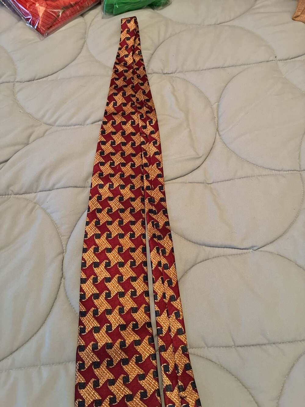 Sisley Italy Men's Hand Made 100% Silk Geometric Pattern Necktie A674